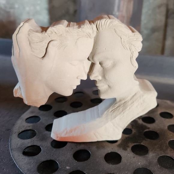 Faces figure - Picture 1 of 1